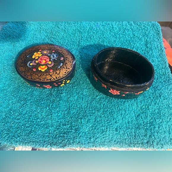 trinket box handpainted vtg Cost plus world market Multicolor Lacquer India - Picture 3 of 5